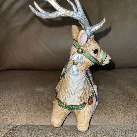 Fitz and Floyd Ceramic Reindeer Lidded Box - Picture 4 of 5